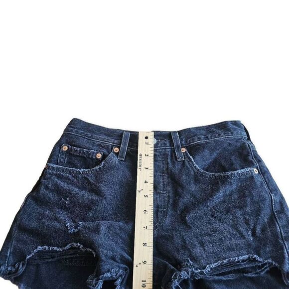 Levis 501 womens juniors Sz W26 wash black Distressed jean shorts - Picture 5 of 8
